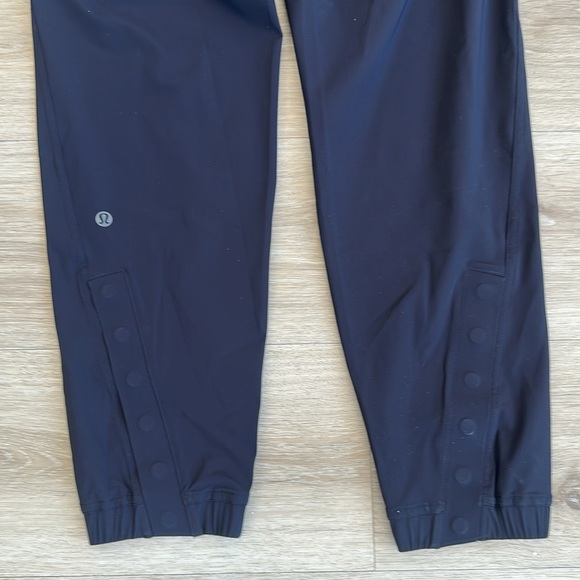 Lululemon Adapted State High-Rise Jogger
Magnetic Closures - Picture 11 of 12